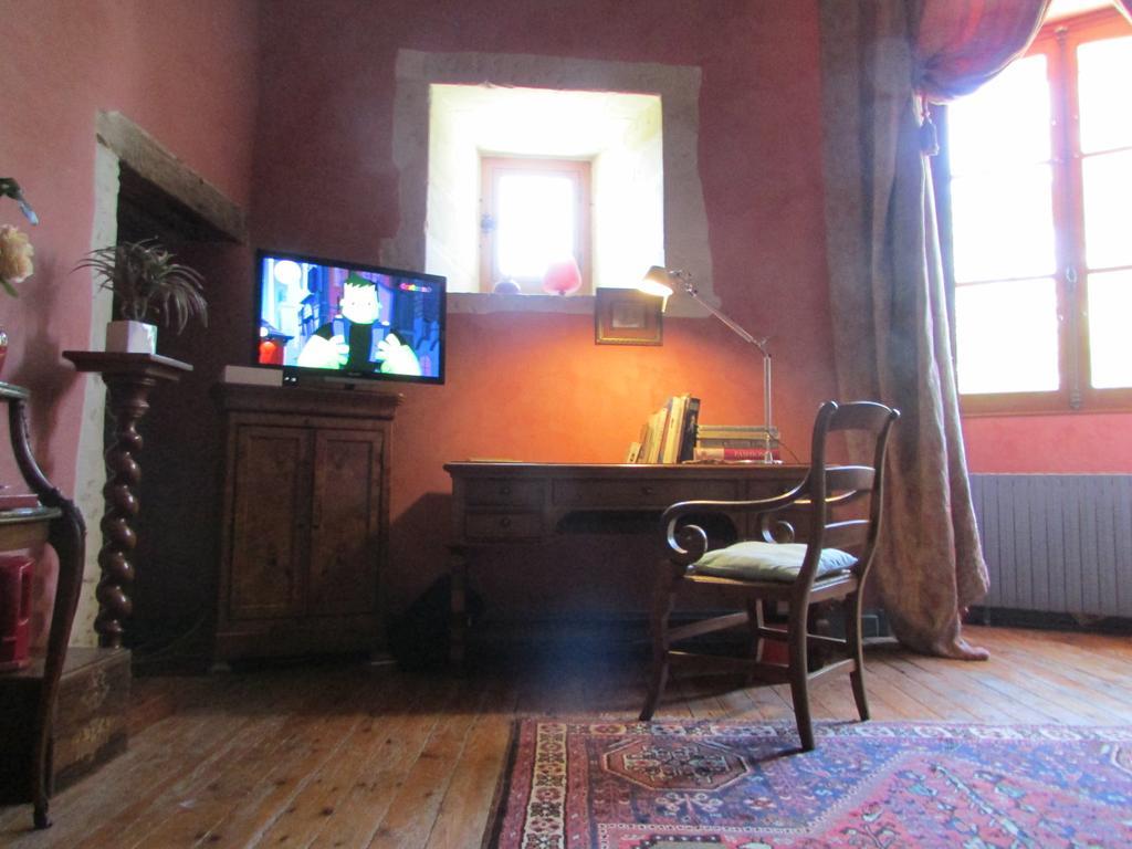 Chateau De La Roche Martel Panzió Roiffé Szoba fotó