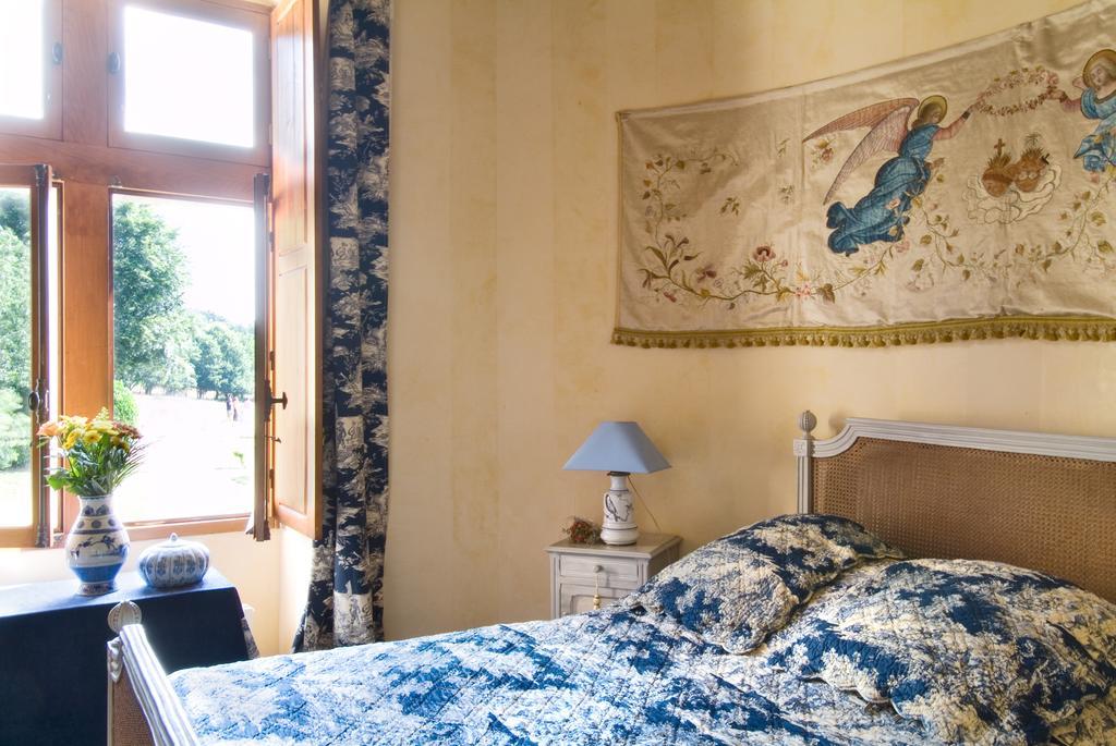 Chateau De La Roche Martel Panzió Roiffé Szoba fotó