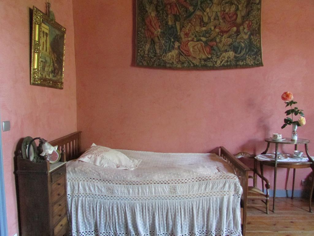 Chateau De La Roche Martel Panzió Roiffé Szoba fotó