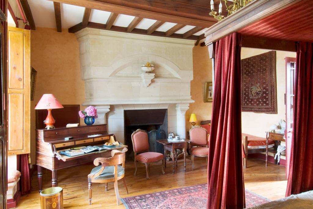 Chateau De La Roche Martel Panzió Roiffé Szoba fotó